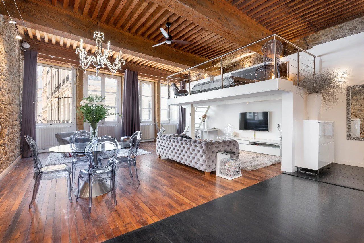 Loft avec mezzanine et plafond à la française, géré par La Conciergerie Lyonnaise